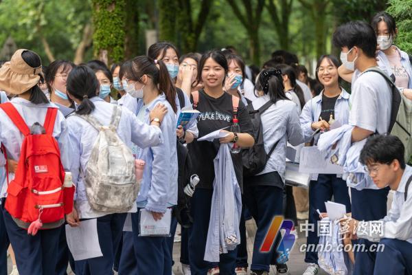 Le moment important des résultats des tests pour 44 900 candidats à l'examen d'entrée au collège de Ningbo en 2022