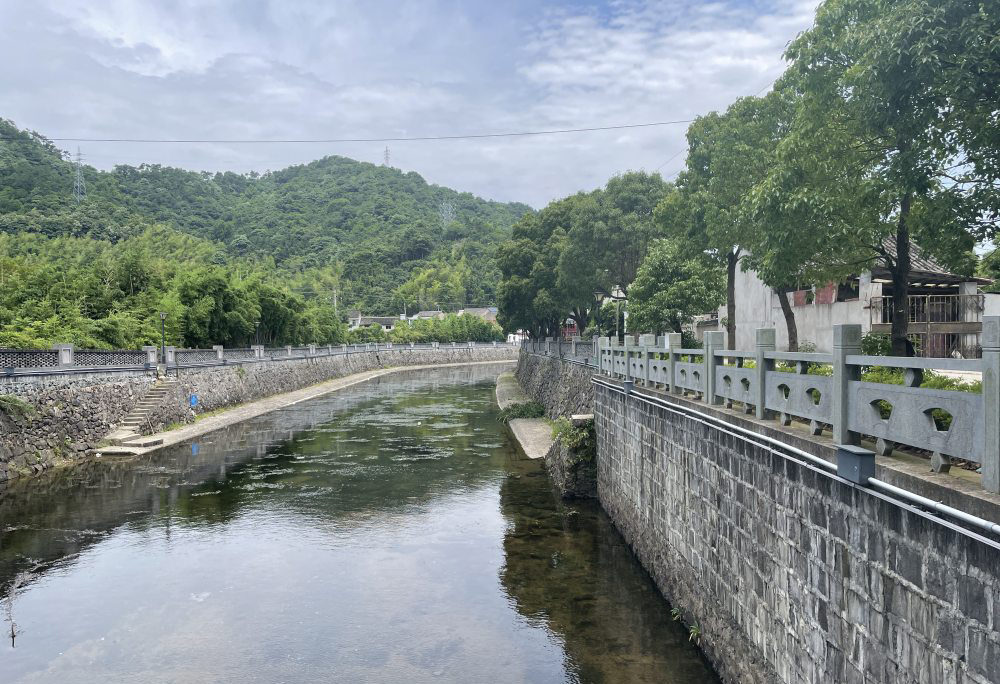 Il y a des pluies modérées à fortes dans la partie sud de Ningbo aujourd'hui