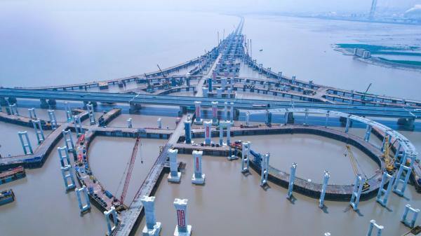 La dernière fondation sur pieux de l'échangeur de binhai du projet de phase I de la ligne multiple de Hangyong ningbo a été achevée
