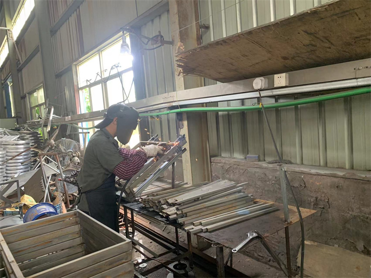 Processus de production mature d'ensembles de meubles