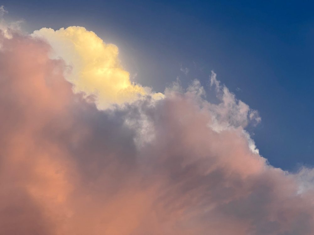 Regarder! Des nuages ​​colorés apparaissent dans le ciel de Ningbo