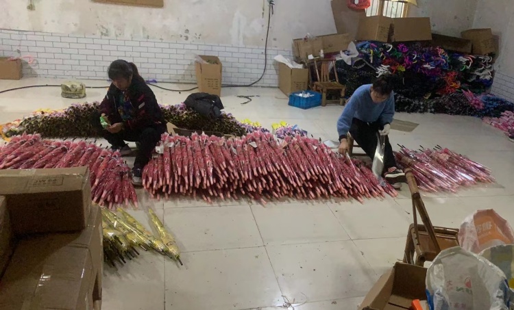 Utilisation de la logistique pour l'expédition des commandes de parapluie aux clients de Hong Kong