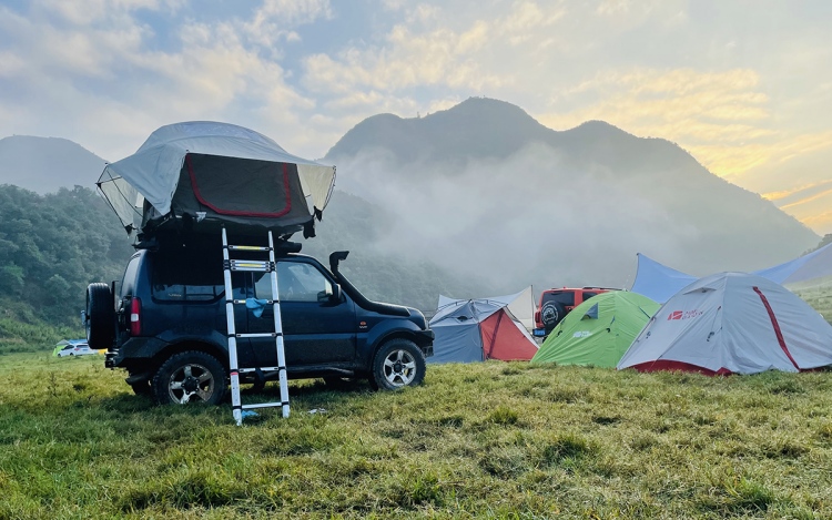 Pourquoi les tentes pour camions sont-elles le choix ultime pour les aventures en plein air ?