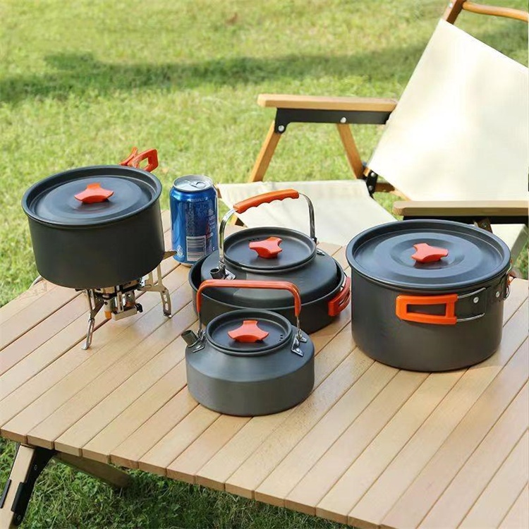 Ensemble de cuisine en camping