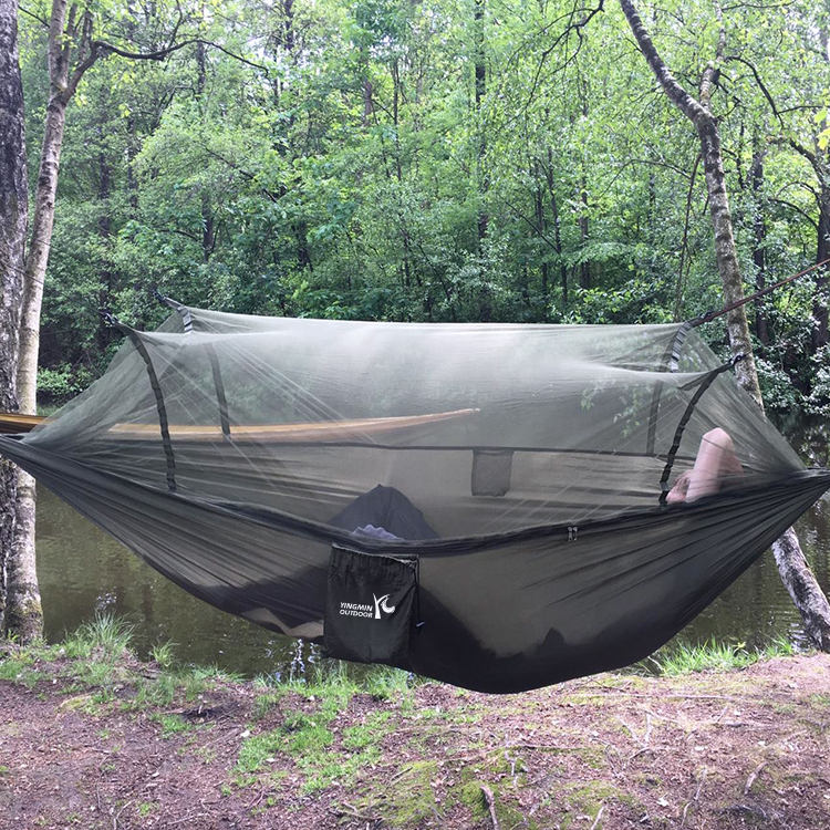 Hamac de camping en plein air avec moustiquaire