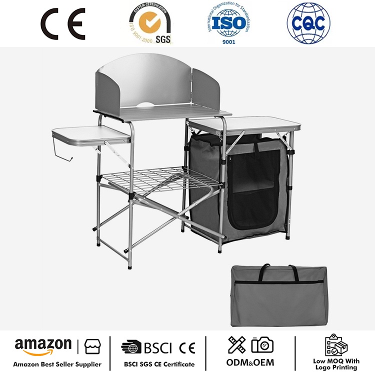 Table de cuisine de camping en plein air