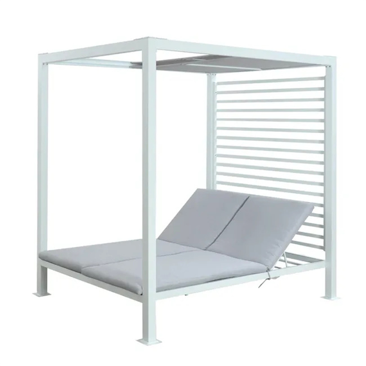 Lit de repos pour patio extérieur avec coussins