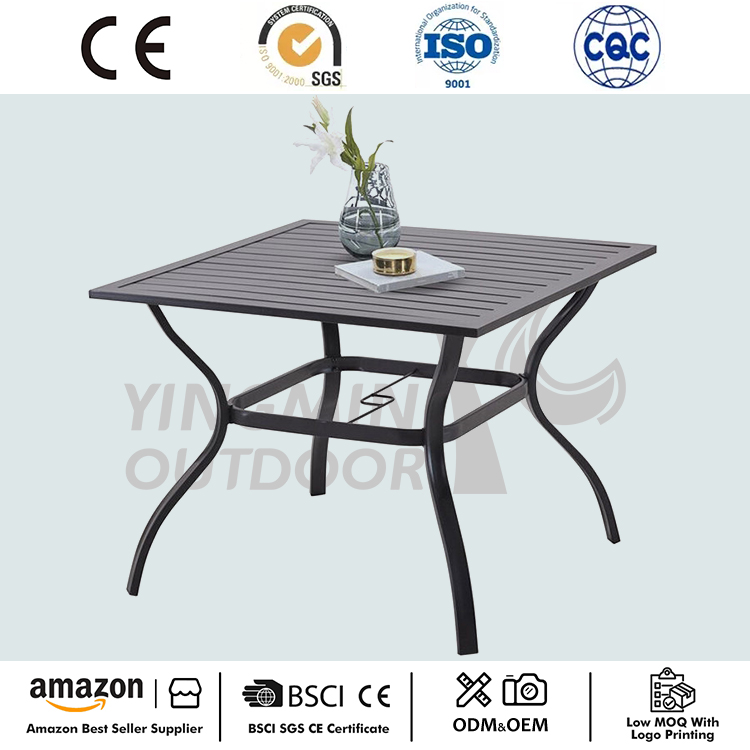 Table de salle à manger extérieure de patio